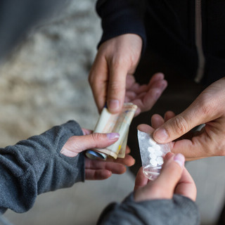 Műhelyében árulta a kábítószert és a potencianövelőt egy autószerelő