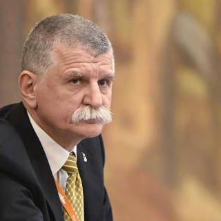 Kövérnek mázlija volt: felköpött a levegőbe, de nem kellett aláállnia