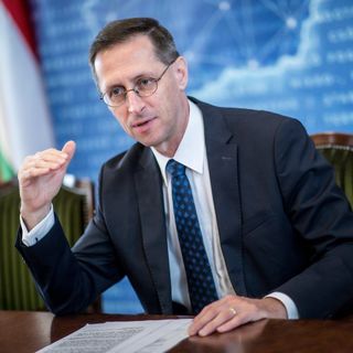 Újabb 30 milliárd forintnyi, korábban blokkolt uniós forrás érkezett Magyarországra