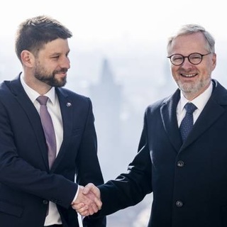 A cseh kormányfő fogadta a szlovákiai ellenzék vezérét