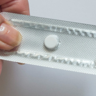 Esemény utáni tabletta recept nélkül: a szakma igen, a kormány nem támogatja