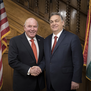 Orbán „gatyabarátja” járhatta ki a Mar-a Lago-i találkozót Trumppal