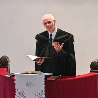 Balog Zoltán menekül a kamera elől