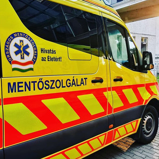 Védettségi igazolványt hamisító mentősök ellen emeltek vádat