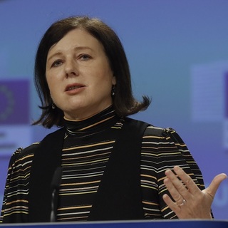 EU-biztos: a tömegtájékoztatás szabadságáról szóló uniós jogszabály a médiát védi az állami nyomás ellen