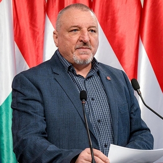 A kormánynak értékállóvá kell tennie a nyugdíj előtt álló munkanélküliek ellátását!