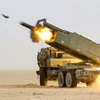 Fenyegetnek az oroszok, a kínaiak – rohamosan fegyverkezik a világ