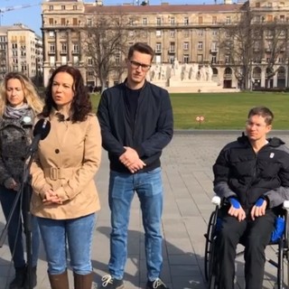 Az öngyilkosságban való közreműködéssel kapcsolatban kezdeményeztek törvénymódosítást ellenzéki pártok