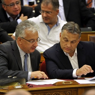 Él vagy visszaél a kormány a „veszélyhelyzettel”?