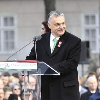 Fenébe. Már megint a rossz oldalon állok, most tudtam meg az Orbán-beszédből
