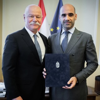 Alig tud magyarul Csák János új miniszteri biztosa