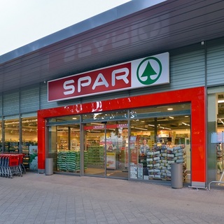 Orbán megpróbálta „beprotezsálni” befektetőként egy rokonát a Sparba