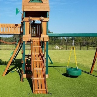 Csak óvatosan engedjük a gyerekeket a műfüves és gumiburkolatos játszóterekre