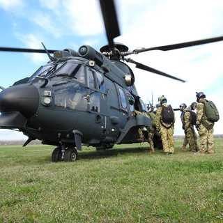 Különleges ejtőernyős ugrást hajtottak végre magyar katonák