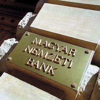 Illegális pénzkölcsönzőkre csapott le a Magyar Nemzeti Bank
