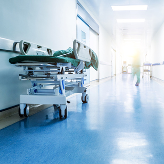 Zsarolás miatt fogták el egy egészségügyi szolgáltató cég két vezetőjét