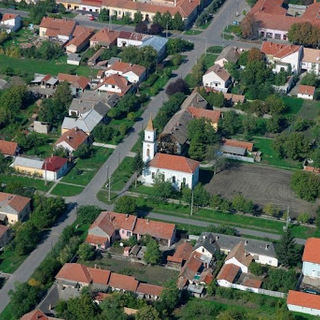 Ebben a magyar városban egyre több házat vásárolnak fel a románok