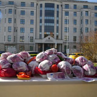 Komjáthi Imre: kinyomozzuk, mi kerülhetett 5 és félmillióba a szalámis szendvicseken