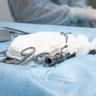 Az egészségügyi intézmények lejárt tartozása február végén meghaladta a 100 milliárd forintot