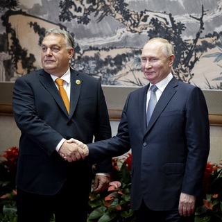 Orbán gratulált Putyinnak, akinek minden ellenfele halott, börtönben van, vagy száműzetésben él