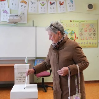 Korcok vezet és Pellegrinivel kerül a második fordulóba a szlovák elnökválasztáson