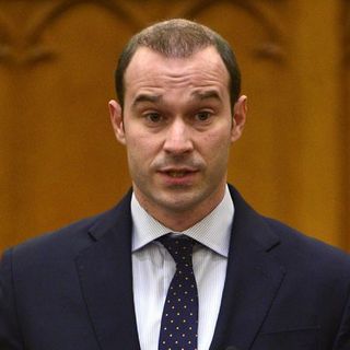 Hollik István szerint a teremtett világ védelmének előfeltétele a béke