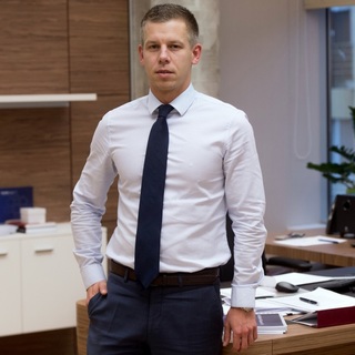 Kinek a lufija pukkad ki? – avagy: Magyar Péter, az egyszemélyes légió