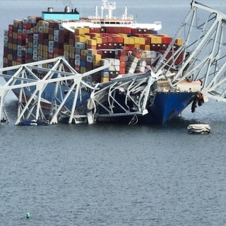 Összeomlott az amerikai Baltimore hídja