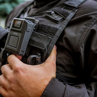 Civileknek látszó testkamerás gyalogrendőrök lepik el az utcákat