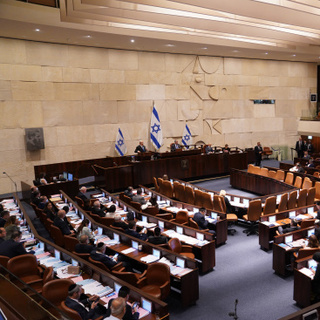 Izraelben elfogadták a külföldi televíziós csatornák betiltását engedélyező törvényt