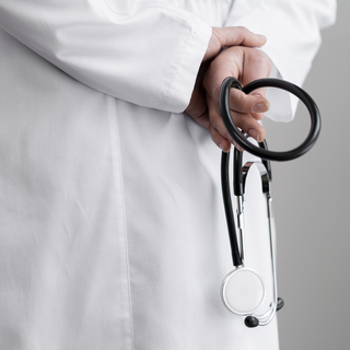 Nem írt fel fogamzásgátlót a háziorvos, mert „ellenkezik a nézeteivel, rákot okoz és abortuszhoz vezet”