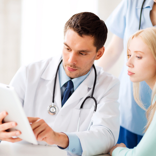 Menekülnek a magyarok az állami egészségügytől, egyre többen választják a magánrendeléseket