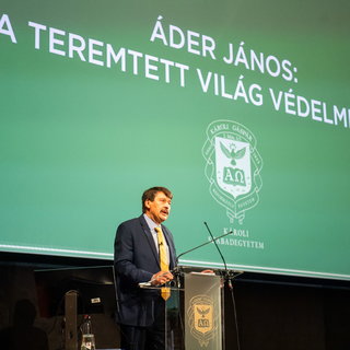 Áder János szerint szellemi környezetszennyezés is van, például a hamis ideológiák