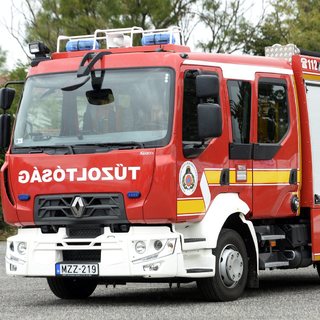 Tűz volt egy tízemeletes épületben Székesfehérváron