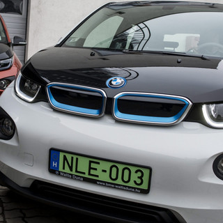 Rekordot döntöttek márciusban ezek az autók Magyarországon