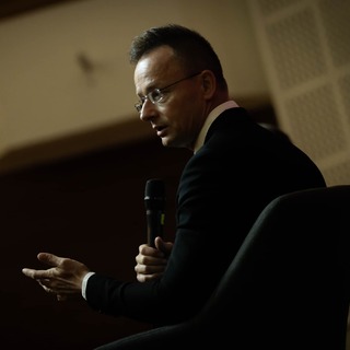 Szijjártó Péter úgy látja, a következő évek is harcosak lesznek