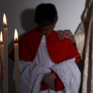 Pedofil pap ellen emeltek vádat Kecskeméten