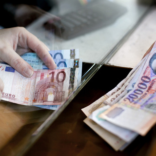 Gyengült szerda reggelre a forint