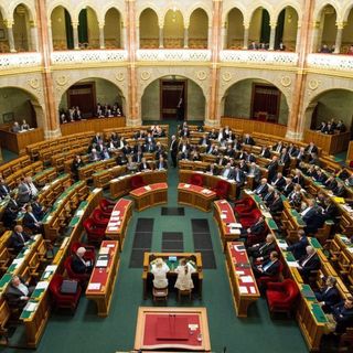 Döntött a parlament: jöhet az újabb 180 nap háborús veszélyhelyzet