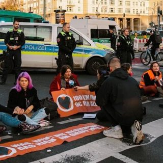 Varsói hidakat próbáltak lezárni klímaaktivisták