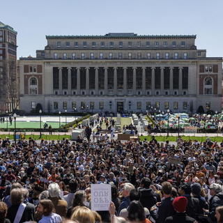 A diáklázadás is Trumpot segítheti