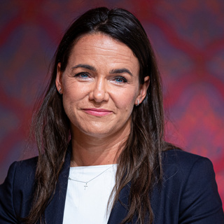 700 ezer forintos fizetést kap Novák Katalin gazdasszonya