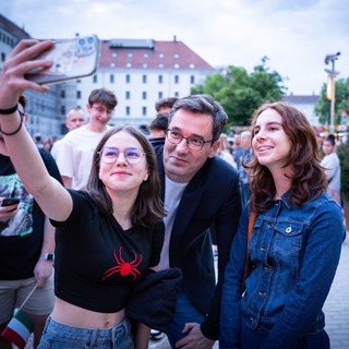 Fölényesen vezet Karácsony, nagy a küzdelem a leszakadt Szentkirályi és Vitézy között