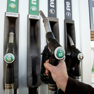 A benzin 3,2, a dízel 2,4 százalékkal drágább Magyarországon a régiós átlagnál