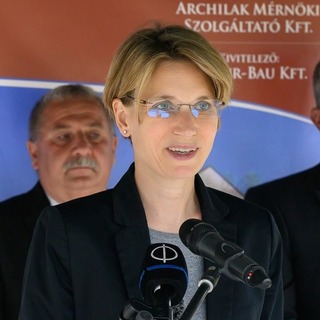 Az államtitkár azt ígéri, a kormány biztonságos környezetet teremt a családok számára