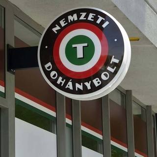 Az alkalmazottat megkötözve raboltak ki egy dohányboltot Újbudán