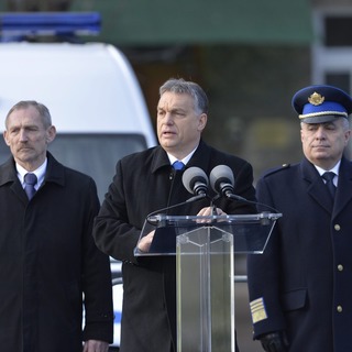 Kézi vezérléssel avatkozik be a rendőrség munkájába az Orbán-kormány