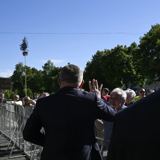 Meglőtték Robert Ficót a szlovák kormány kihelyezett ülése után