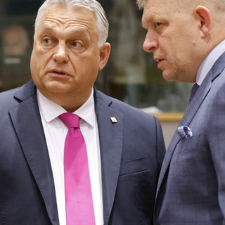 Fico mindenben utánozni próbálja Orbánt