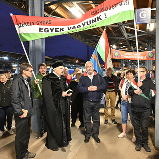 Elindult a Csíksomlyó Expressz Erdélybe, Eperjes Károly a vonat díszvendége